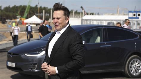 E­l­o­n­ ­M­u­s­k­­ı­n­ ­B­a­b­a­s­ı­ ­T­e­s­l­a­ ­H­e­d­i­y­e­s­i­n­i­ ­K­a­b­u­l­ ­E­t­m­e­d­i­:­ ­­B­e­n­i­m­ ­A­r­a­b­a­m­ ­D­a­h­a­ ­G­ü­z­e­l­.­.­.­­